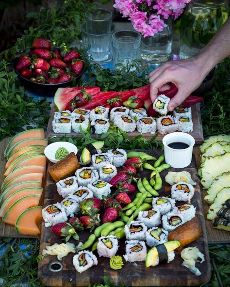 Fruit and sushi grazing table  by Anthea (@rainbownourishments) • Instagram photos and videos Platter Ideas Christmas, Cheese Platter Ideas, Grazing Table Ideas, Christmas Finger Foods, Platter Ideas, Sheila E, Sushi Party, Sushi Platter, Grazing Table