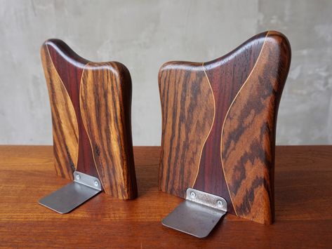 Diy Bookends Wood, Bookend Ideas, Bookends Wood, Woodshop Projects, Diy Bookends, Wood Bookends, Wooden Bookends, Wooden Dishes, Book Ends