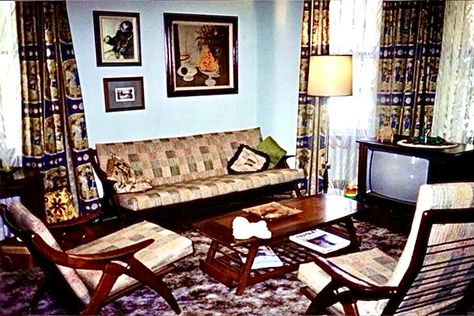 80s Living Room Aesthetic, 1980s Living Room, 80s Living Room, 90s Living Room, 1970s Living Room, Gucci House, 90s Home Decor, 90s House, 80s House