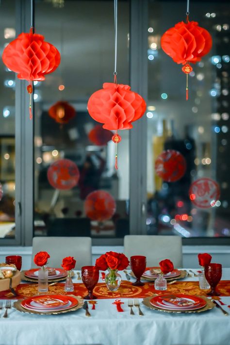 10 Ideas for an Epic Chinese New Year Party: Unleash the Year of the Dragon Lunar New Year Wedding, Chinese Dinner Party Decorations, Lunar New Year Tablescape, Lunar New Year Table Setting, Chinese New Year Decorations Ideas, Chinese New Year Table Setting, Cny Decoration Ideas, Korean Lunar New Year, Chinese New Year Ideas