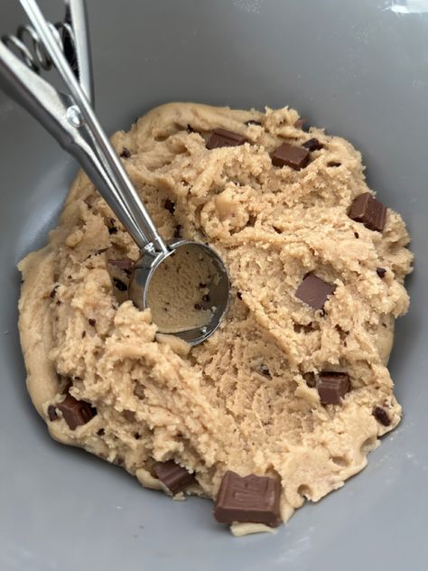 Cookie Dough Aesthetic, Raw Cookie Dough, Cookie Dough Ice Cream, Ice Milk, Edible Cookie Dough, Pretty Dessert, Ice Cream Cookies, How To Make Cookies, Easy Cookies