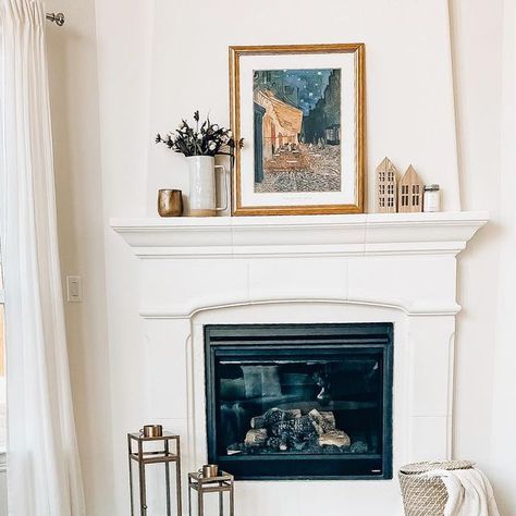 N I N A on Instagram: "Let’s talk about... corner fireplaces...Fireplaces can be a little intimidating to decorate. My fireplace isn’t all the way where I would like it to be just yet but that doesn’t stop me from creating a space I feel is cozy and warm! 🥰 I’ve talked about this a lot on my page. Our homes take time, money, energy, planning, and more. And that’s okay!!! 🤗 this is how I enjoy a decorated fireplace: + focal point: could be a large picture or mirror centered in the middle of the mantle + sides: on the sides of the mirror/picture, I like to have a vase with stems, and some decorative pieces in two or three sets + anchoring: I like to anchor baskets or lanterns tiered in twos at the bottom Do you have a fireplace in your home? Is it gas or wood burning? We have a gas firepl Lantern Fireplace, Lantern By Fireplace Decor, Corner Fireplace, Large Picture, Fireplace Decor, All The Way, Wood Burning, No Way, Decorative Pieces