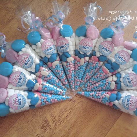 Party Cones Sweets, Pink Blue Gender Reveal, Candy Cottage, Cone Ideas, Treat Cones, Blue Gender Reveal, Quince Stuff, Gender Reveal Party Favors, Sweet Cone