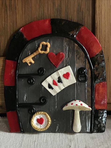 Alice in Wonderland, Queen of Hearts Door Wonderland Room Ideas, Wonderland Furniture, Door Knob Costume Alice In Wonderland, Alice In Wonderland Room Decor Diy, Alice In Wonderland Room Decor, Alice In Wonderland Door, Alice In Wonderland Bedroom Ideas, Alice In Wonderland Furniture Diy Ideas, Queen Of Hearts Room Decor