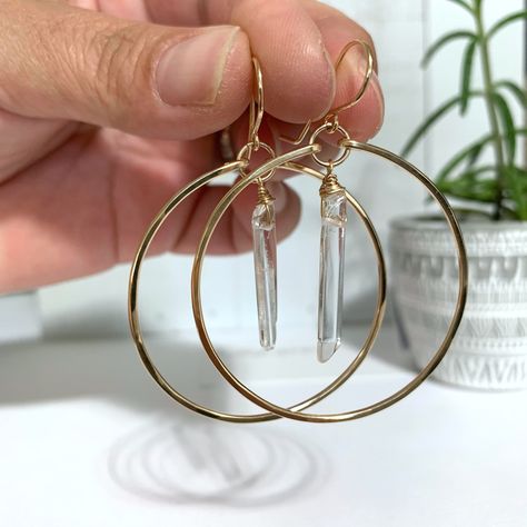 14k gold filled or 925 sterling silver raw crystal quartz boho hoop earrings. Hammered for texture and shine, the hammering process leaves tiny facets on the bars that catch light and sparkle as you wear it. HANDMADE item not manufactured so every piece has it's own uniqueness Made when ordered. Raw or Polished natural quartz points, depending on what I have in my inventory. Attention: Every stone will vary in size and shape for every order because every stone has its own uniqueness. No crystal Quartz Hoop Earrings, Quartz Crystal Jewelry, Boho Hoop Earrings, Handmade Crystal Jewelry, Raw Quartz Crystal, Crystal Hoop Earrings, Diy Crystals, Quartz Jewelry, Handmade Jewelry Diy