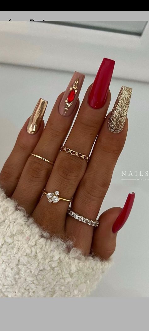 Red And Gold Nails, Gold Nail Designs, Red Christmas Nails, Gold Nail, Acrylic Nails Coffin Pink, Xmas Nails, Coffin Nails Designs, Bling Nails, Pretty Acrylic Nails