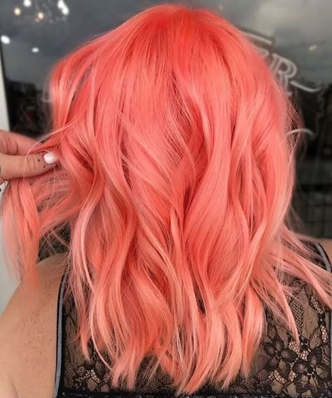 Bright peach pink or Scarlet pink or strawberry pink hair color idea for wavy short hair. I love the color! Just don't know the right name :) Coral Hair, Pulp Riot Hair Color, Pulp Riot Hair, Peach Hair, Hair Color Crazy, Crazy Ideas, Bright Hair Colors, Super Hair, Hair Color Purple