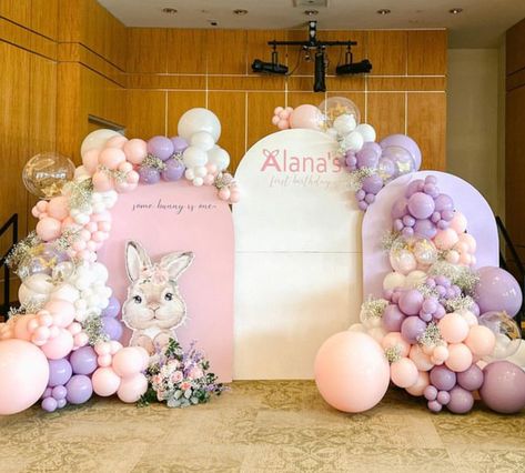 Pink Bunny Birthday Theme, Bunny Theme Birthday Party Decor, Bunny Baby Shower Ideas, Bunny Themed Birthday Party, Bunny Backdrop, Bunny Birthday Theme, Butterfly Birthday Party Decorations, Baby Shower Sweets, Bunny Birthday Party