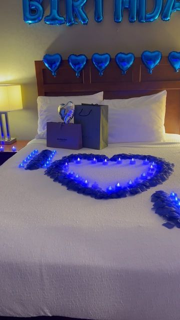 Romantic Room Surprise For Him, Birthday Decor For Him, Hotel Room Decoration, Birthday Surprise For Husband, Hotel Birthday Parties, Bday Gift For Boyfriend, Boyfriends Birthday Ideas, Romantic Room Surprise, Romantic Dinner Decoration