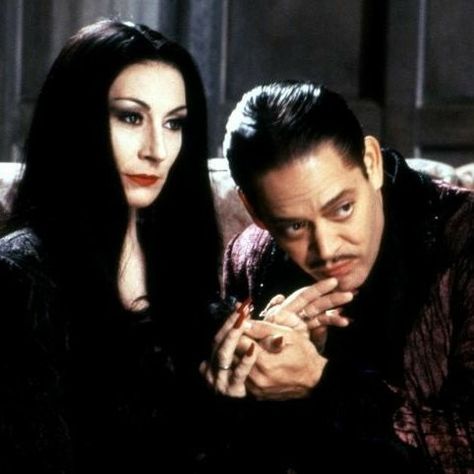 Morticia And Gomez Addams, Gomez And Morticia, Gomez Addams, Tim Burton Films, Morticia Addams, Adams Family, Gothic Romance, Romantic Goth, Season Of The Witch