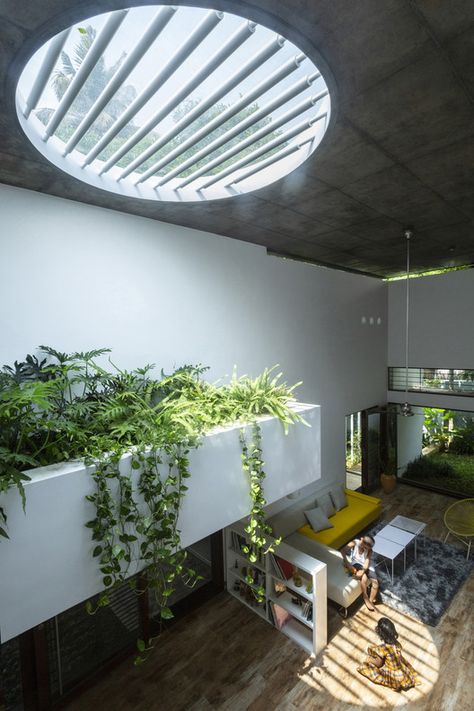 Gallery of HALAMAN The Courtyard House / ZERO STUDIO - 3 A Modern House, Open Ceiling, House Outer Design, Internal Courtyard, Living Room Partition Design, Landscape And Urbanism, Open Living Room, Outdoor Living Patio, Education Architecture