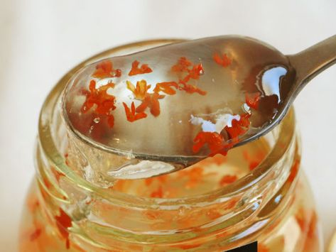 'Kanehiki's petal jam' which can enjoy the fragile sweet scent of osmanthus in the year all year Taste Review - GIGAZINE Osmanthus Flower, Studying Food, Dessert Photography, Healthy Drinks Smoothies, Food Forest, Wild Food, My Mouth, Sweet Scents, Spice Mixes