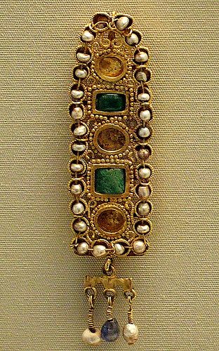 Gold hair ornament Roman Jewellery, Thracian Jewelry, Historical Jewellery Ancient Jewelry, Ancient Roman Jewelry Greek, Ancient Roman Jewelry British Museum, Ancient Roman Jewelry, Roman Artifacts, Byzantine Jewelry, Ancient Jewels