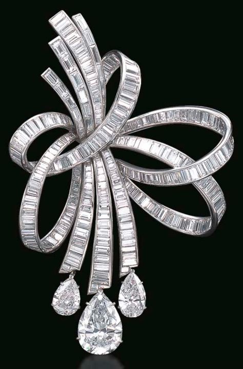 Art Deco Jewelry Brooches, Harry Winston Jewelry, Pinterest Jewelry, Bijoux Art Nouveau, High Jewellery, Luxury Jewellery, Harry Winston, Antique Brooches, Diamond Brooch