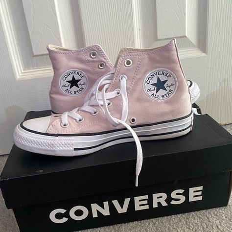 Light pink converse sneakers Decade Pink Converse, Pink Quince Converse, White Converse With Pink Laces, Quince Shoes Converse Pink, Cute Pink Converse, Quince Shoes Sneakers Pink, Pink Quinceanera Shoes, Light Pink Converse Outfit, Pink Quince Shoes