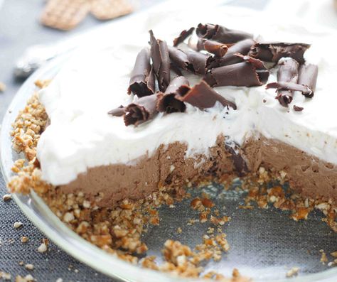 Chocolate Pie With Pretzel Crust, Pretzel Pie Crust Pies, Pretzel Crust Pie Recipes, Pie With Pretzel Crust, Pretzel Pie, Silk Pie Recipe, Chocolate Silk Pie, Chocolate Mousse Pie, Mousse Pie