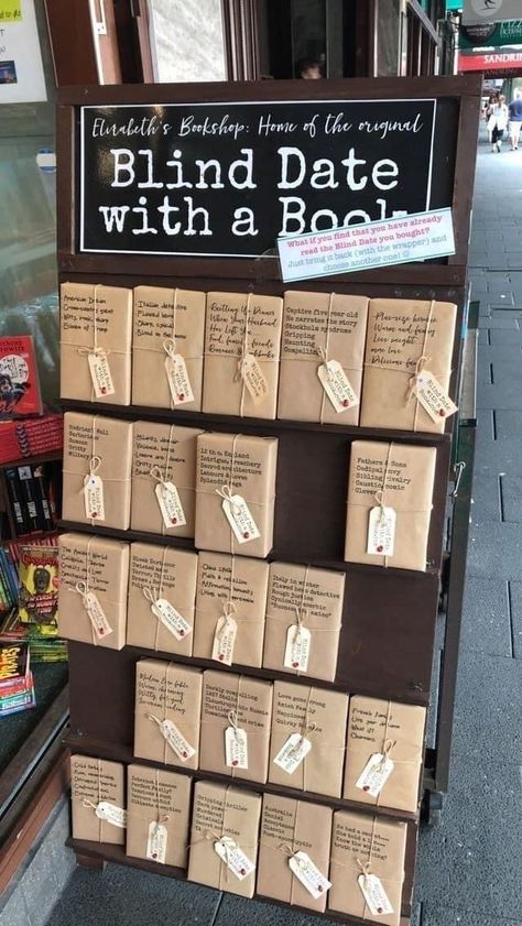 Bookshop Café, Bookstore Design, Library Cafe, Library Book Displays, Blind Date With A Book, Date With A Book, Bookstore Cafe, Book Bar, Book Cafe