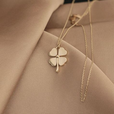 The clover pendant necklace is a timeless symbol of good luck and fortune. Its origins date back to the ancient Celts, who believed that the four petals of the clover represented the four elements: Earth, Fire, Wind, and Water. Wearing a clover necklace brings its wearer hope and prosperity.PROPERTİES• Made to Order.• Metal / Material: 14k Yellow Gold• Gold Color: Yellow Gold, Rose Gold, White Gold• Gem Stone: Zircon• Closure: Parrot Claps• Chain style: Force Chain• Elevator System Adjustable Le Unique Gold Pendant Jewelry, Fire Necklace, Elements Earth, Gold Pendent, Fire Jewelry, Locket Design, The Four Elements, Ancient Celts, Clover Jewelry