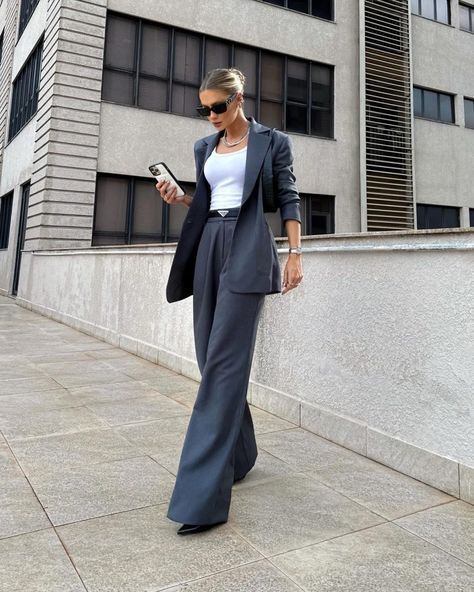 Tech Executive Fashion, 1930s Inspired Outfits, Business Cocktail Outfit, Buisness Casual Women Outfits Chic, Buisness Casual Women, Elegantes Outfit Damen, Cute Professional Outfits, Rok Outfit, Interview Outfits Women