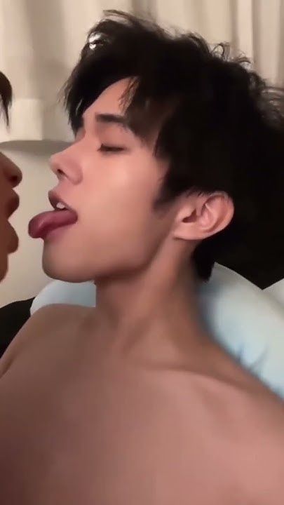 Two Boy Best Friends, Two Friends Video, Cute Asian Boy, Foto Kiss, Kiss Pfp, Kiss Boy, Full Kiss, Pfp For Tiktok, Couple Best Friends