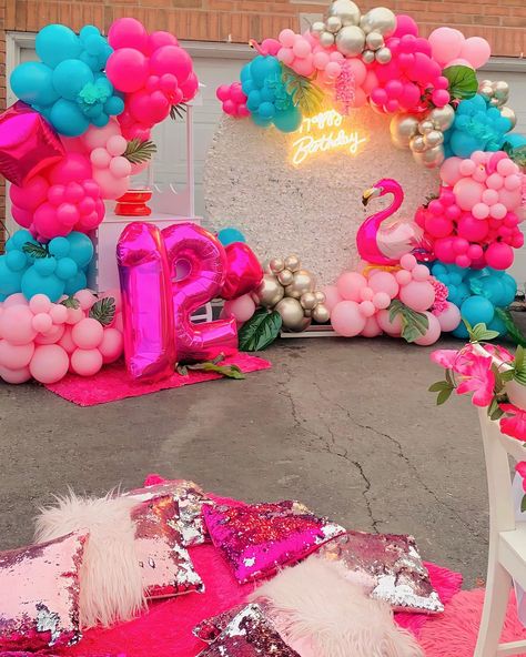 Flamingo Party . . .  #feteicons #flamingoparty #flamingoballoongarland #flamingo #ballooninstallation #balloon #kidsparty #balloonist #balloonart #balloons #balloongarland #barbieparty #malibuparty #flamingoballoons #flamingopink Flamingo Birthday Party Ideas, Flamingo Party Ideas, Flamingo Balloons, Moms 60th, Flamingo Birthday Party, Flamingo Theme, Balloon Installation, Flamingo Birthday, Flamingo Party