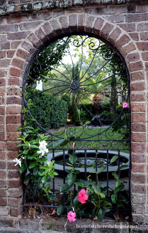 DSC_1288-001 33rd Parallel, Charleston Gates, Historic Charleston Sc, Charleston Gardens, Iron Garden Gates, Antebellum Homes, Southern Cities, Wrought Iron Gates, Iron Gates