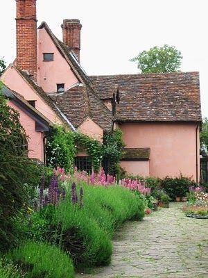 Pink Rendered House, Uk Cottage Exterior, Pink Cottages, British Cottages, Suffolk Cottage, Painted Houses, British Cottage, English Country Cottages, English Cottages