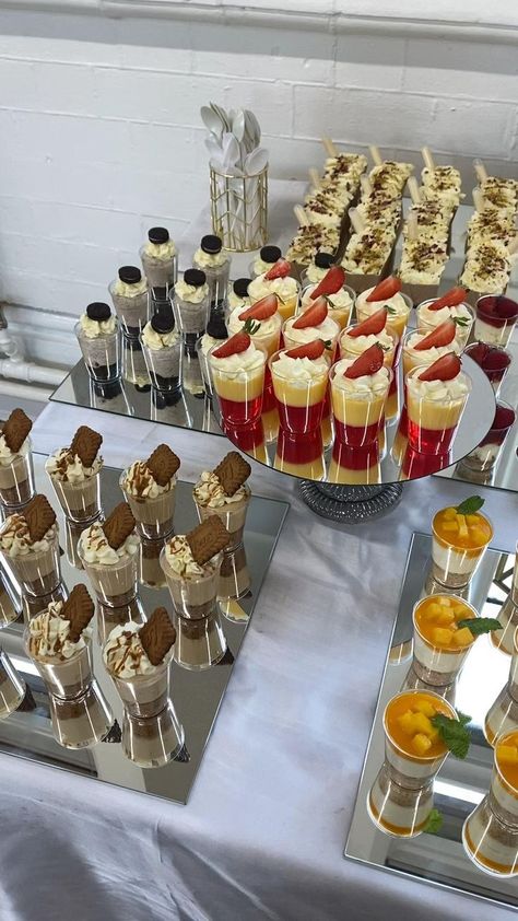 Graduation Desserts, Dessert Shooters, Mini Dessert Cups, Party Food Buffet, Catering Ideas Food, Party Food Platters, Wedding Dessert Table, Wedding Favors Cheap, Food Displays