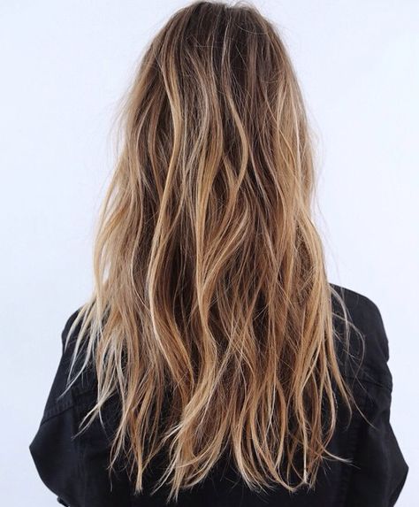 loiro com cara de praia Hairstyles Lob, Rambut Brunette, Brown Ombre Hair, Beachy Hair, Brunette Balayage, Balayage Blonde, Super Hair, Blonde Hair With Highlights, Trendy Hair Color