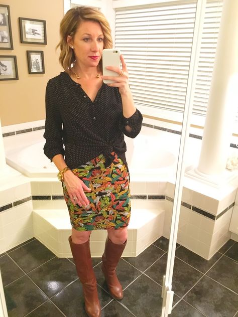 LuLaRoe Carly Styled 5 Ways #LuLaRoeCassie #LuLaRoe #MomBlogger #Athleisure Work Skirt Outfit, Lula Outfits, 80s Fashion Party, Cassie Skirt, Lularoe Cassie, Lularoe Carly, Lularoe Styling, Lula Roe Outfits, Love Clothing