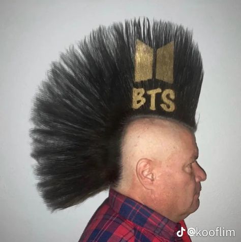 Bad Bangs Haircut Funny, Man Hairstyles Short, Rat Tale Haircut, Easy Male Hairstyles, Ugly Haircut For Men, Funny Haircuts For Men, Ginger Haircuts Men, Men In Ponytails, Cursed Haircut