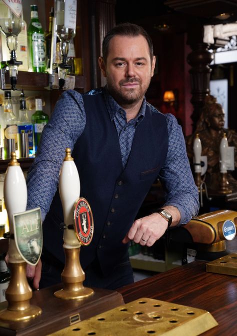 Peggy Mitchell, Mick Carter, Kellie Bright, Eastenders Cast, Jessie Wallace, Danny Dyer, Barbara Windsor, The Mick, Queen Vic