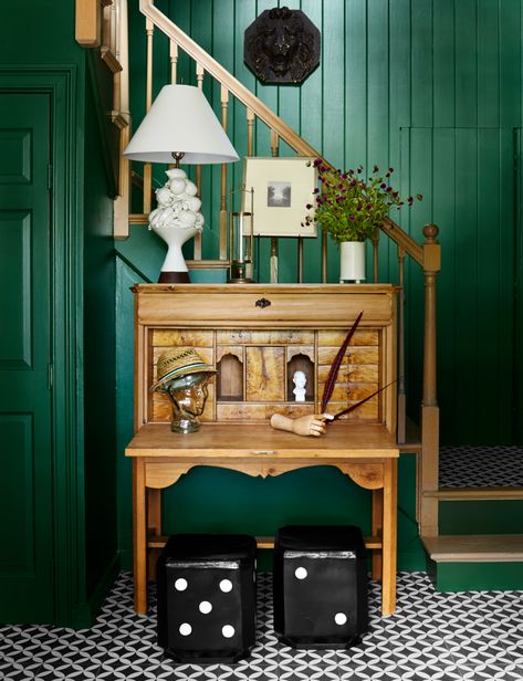 Seaside Bedroom, Green Entryway, Lavender Interior, Country Squire, Stylish Wall Decor, Small Entryways, Gallery Wall Inspiration, New York Homes, Green Paint Colors