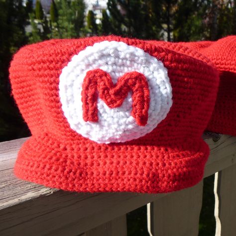 Crochet Mario Casquette - Free Pattern Mario Hat Pattern, Crochet Mario Hat, Crochet For Children, Crochet Mario, Crocheting Tutorials, Mario Crochet, Mario Hat, Crochet Pattern Tutorial, Hat Patterns Free