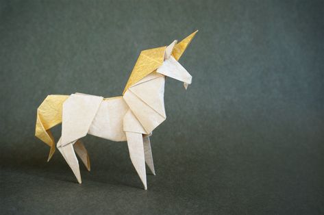 Beautiful unicorn designed by Roman Diaz and folded by Agnieska (Agne) Mackonyte #origami #unicorn Origami Unicorn, Origami Tattoo, Creative Origami, Beautiful Unicorn, Unicorn Design, Ben 10, Paper Lamp, Tattoo Ideas, Origami