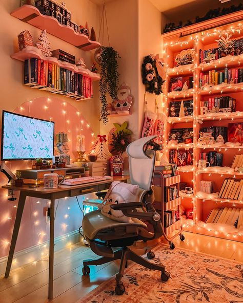 cozy desk setup 🎀📚✨ happy monday friends! what’s been your hobby of choice lately? i haven’t been reading but i have been doing a crazy amount of coloring 😅 i’m thinking about trying out audiobooks?? i’ve struggled with them before but it would be nice to get some reading in even while i’m doing other things. i hope you have a lovely week 🫶🏻 Gaming And Reading Room, Colorful Desk Setup, Cozy Gamer Room, Cozy Hobby Room, Book Room Ideas, Room Library Ideas, Cozy Desk Setup, Cozy Desk, Reading Spot