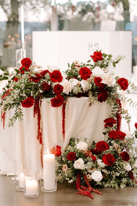 Red December Wedding, Red Rose Wedding Florals, Red Floral Arrangements Wedding, Red Flower Arrangements Table, Red And White Wedding Florals, Red And White Reception, Red And White Wedding Centerpieces, Red Wedding Decorations Elegant, Red And White Roses Wedding