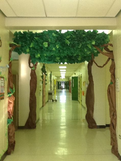 Camping+Theme+Classroom+Tree | ... classroom from Katie Maples! Love the tree and the tree house Paper Tree Classroom, Wonderland Classroom, Tree Classroom, Forest Classroom, Classroom Tree, Jungle Theme Classroom, Camping Classroom, Enchanted Forest Theme, Camping Theme Classroom