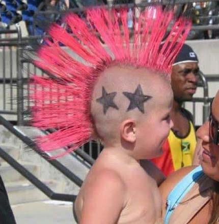 that is awesome! Crazy Hair Ideas, Punk Rock Baby, Rock Baby Clothes, Punk Baby, Mohawks, Punk Pins, Spiked Hair, Bad Parents, Smosh