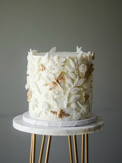 White Cake Wedding, Bee Wedding Cake, Texture Cake, Cake For Women, Cake Texture, Wedding Cake Cake, Bee Wedding, Beauty Cakes, Cake White