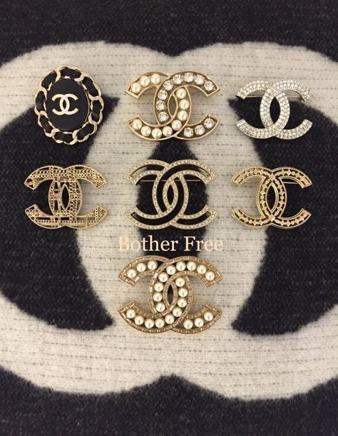 Channel Brooch, Chanel Pin, Broche Chanel, Chanel Pins, Japanese Handbag, Cute Image, Chanel Brooch, Chanel Inspired, Chanel Couture