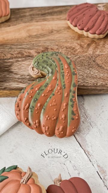 ⠀ ⠀ ⠀ ⠀ ⠀⠀ 𝕗𝕝𝕠𝕦𝕣’𝕕 on Instagram: "Love this twisty little gourd. Per my last warty video, I saw a lot of different descriptors, do you call them warts, pimples, or knobs? Cookiecutters: Gourd from pumpkin patch #royalicing #royalicingcookies #customcookies #autumncookies #pumpkincookies #fallcookies #cookiedecorating #cookievideos #oddlysatisfying #cookiedecoratingvideos" Gourd Cookies Decorated, Autumn Cookies, Fall Decorated Cookies, Cookie Videos, Decorating Videos, Fall Cookies, Cookie Inspiration, Animal Cookies, Theme Parties