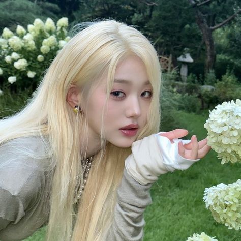 Ive Wonyoung, Blonde Hair, Blonde, Flowers, Hair, White, Instagram