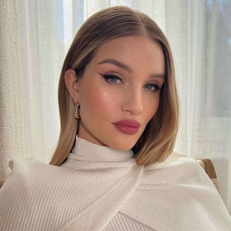 Rosie Huntington Whiteley Style, Celebrity Makeup Looks, Valentines Day Makeup, Simple Makeup Looks, Beauty Make-up, Rosie Huntington, Braut Make-up, Make Up Looks, Huntington Whiteley