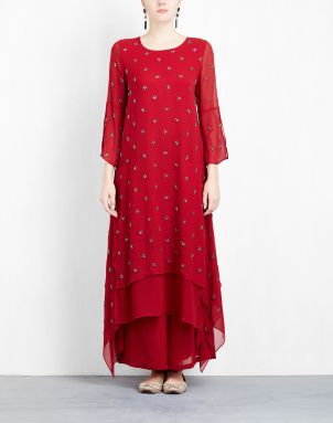 Scarlet Double Layer Kurta- Double Layered Kurti Designs, Designer Kurtas For Women, Layered Kurta, Stylish Kurta, Kurtas For Women, Karisma Kapoor, Designer Kurti Patterns, Women Suits, Kurta Design