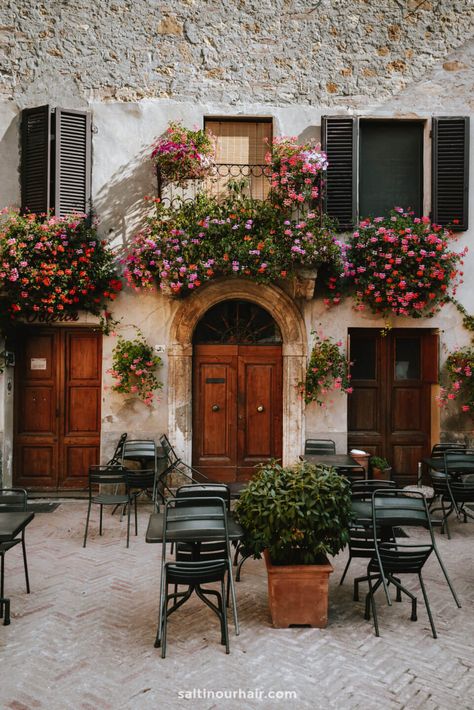 Italy Aesthetic Tuscany, Italy Restaurant Aesthetic, Tuscany Restaurants, Toscana Aesthetic, Tuscany Patio, Tuscany Villages, Tuscan Aesthetic, Tuscany Italy Aesthetic, Tuscany Architecture