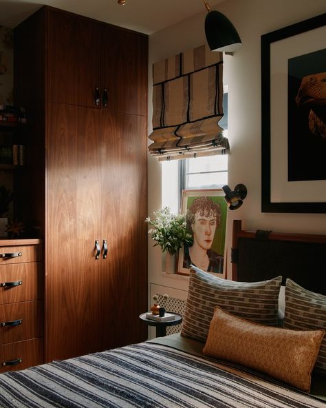 West Village Second Act — McMULLEN & Co. Modern Mcm Bedroom, Roman Shades Bedroom, Cozy Mid Century Modern, Kitchen Divider, West Village Apartment, Partition Ideas, Dining Room Decoration, Room Decoration Ideas, Mangalore