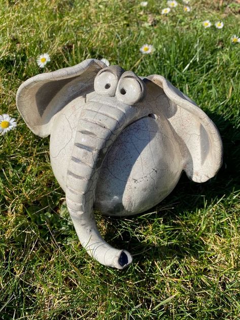 Ceramic Animals Sculpture Clay, Ceramic Animals Sculpture, Beginner Pottery, Pottery Animals, Sculpture Art Clay, Kids Pottery, Pottery Handbuilding, Hand Built Pottery, Clay Animals