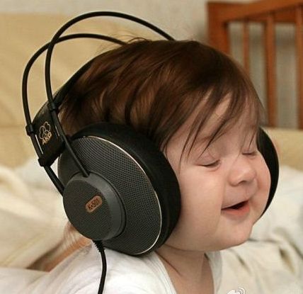 listen to music before dropping to bed made me relaxing. Inspirational Music Quotes, Kind Photo, Wearing Headphones, Baby Kostüm, Baby Wallpaper, Inspirational Music, Cool Baby, Lionel Richie