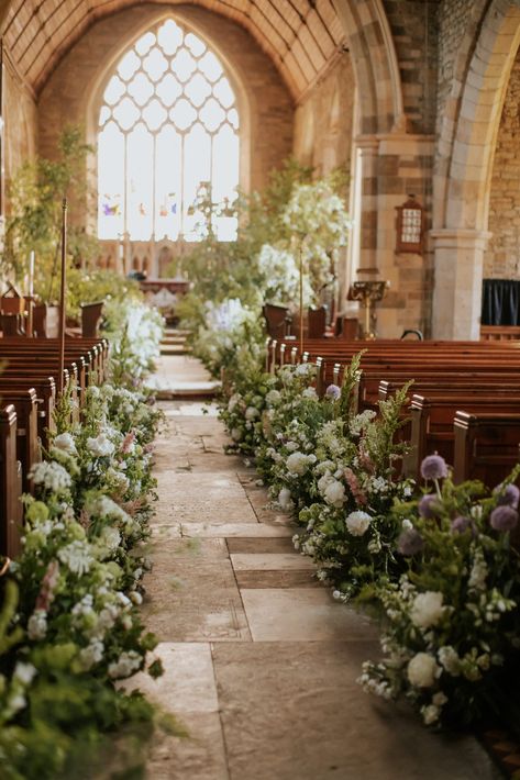 Wedding Chapel In The Woods, Cathedral Wedding Flowers, English Wedding Venues, Italy Church Wedding, English Garden Wedding Decor, Wedding Aisle Aesthetic, Church Wedding Venue Ideas, Huppah Wedding Indoor, Pretty Church Wedding